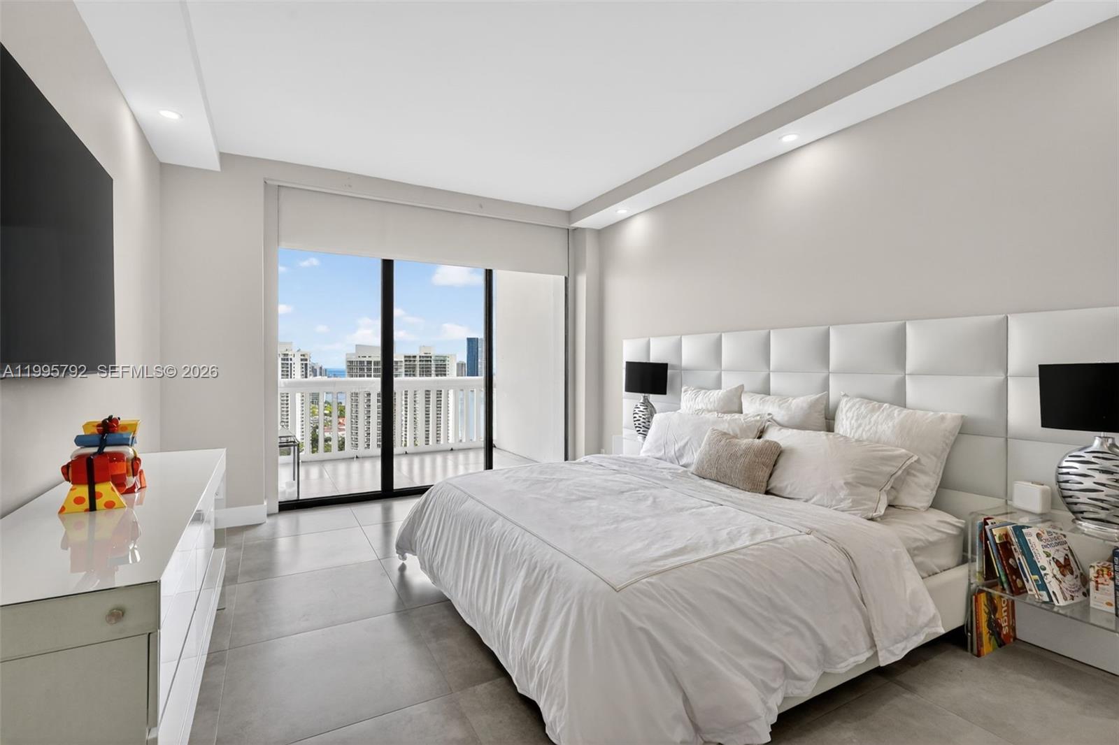 1000 Island Boulevard 3107 Property Photo 19