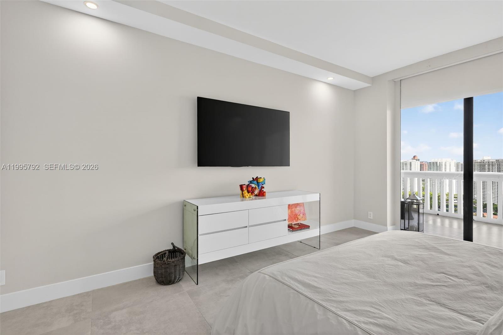 1000 Island Boulevard 3107 Property Photo 20