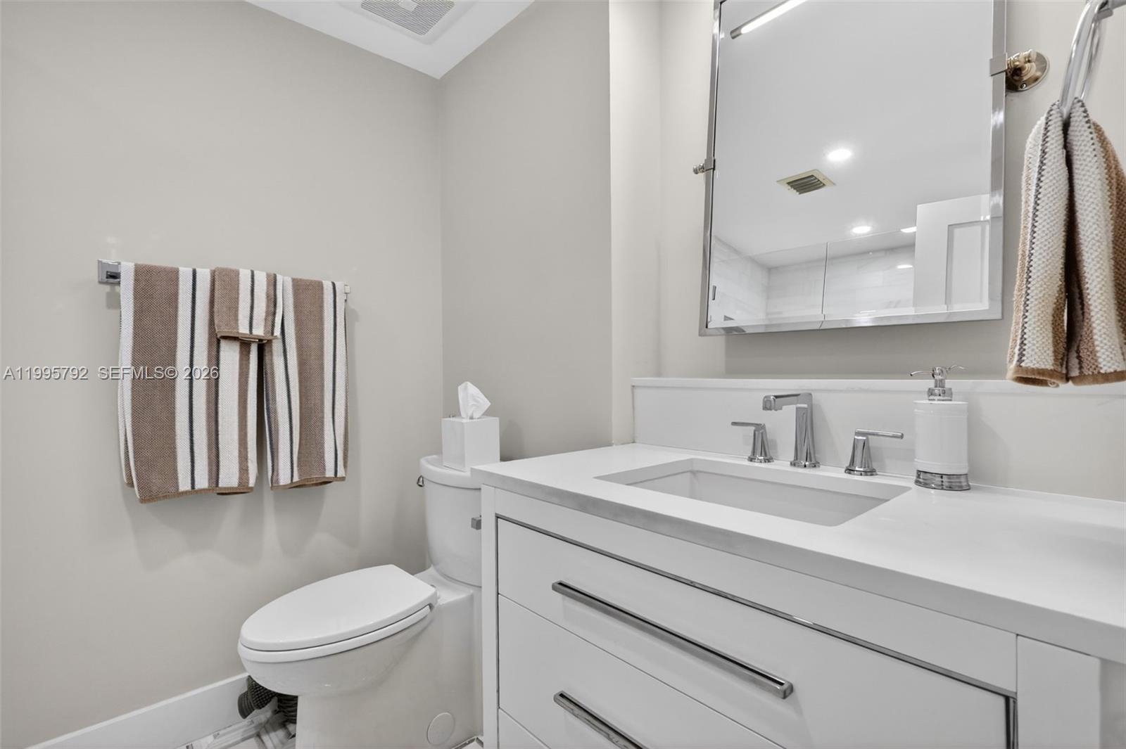 1000 Island Boulevard 3107 Property Photo 32