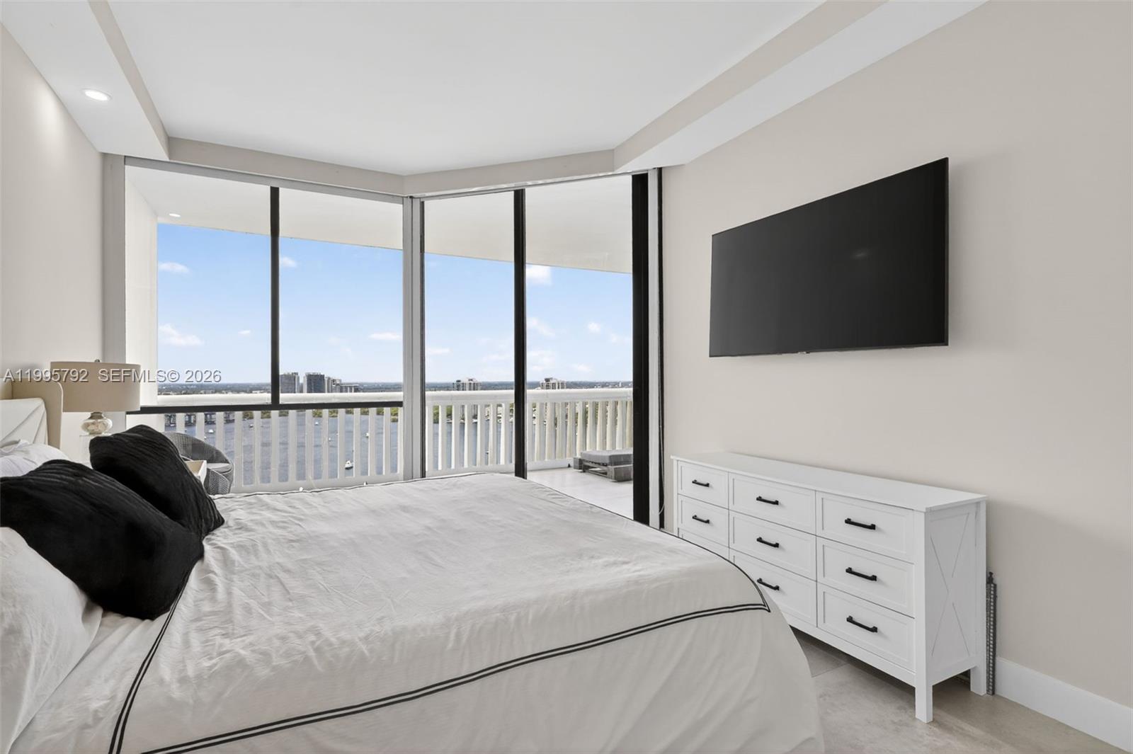 1000 Island Boulevard 3107 Property Photo 34