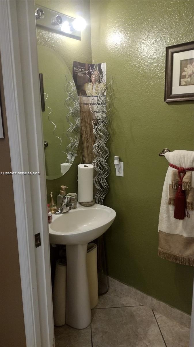 A11996021 Property Photo 3