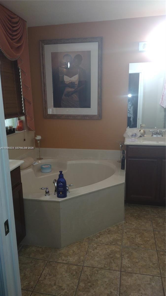 A11996021 Property Photo 8