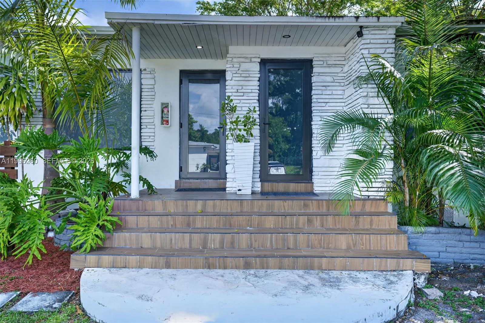 7811 NE 10th Court