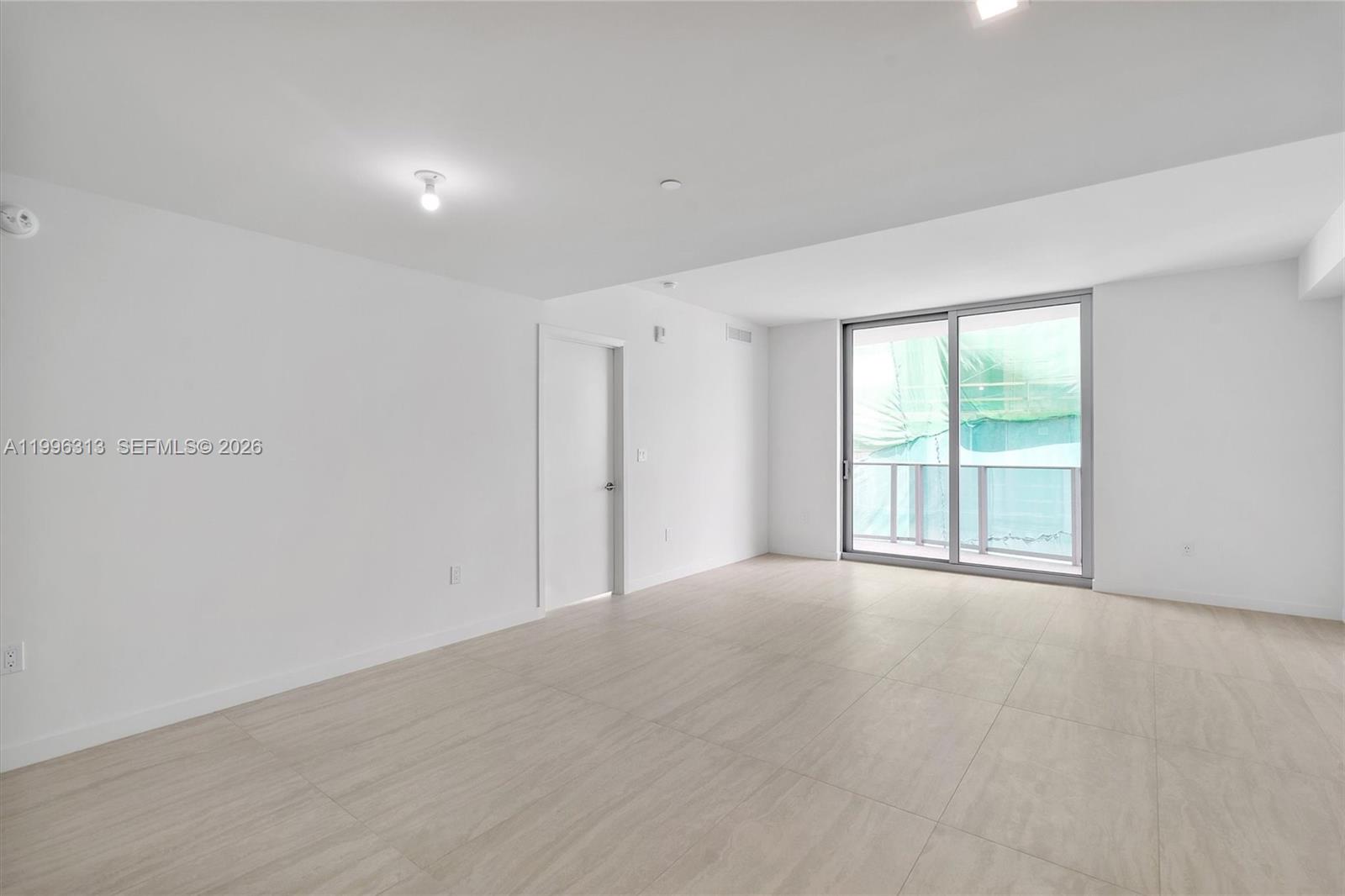 77 Se 5th Street 4206 Property Photo 4