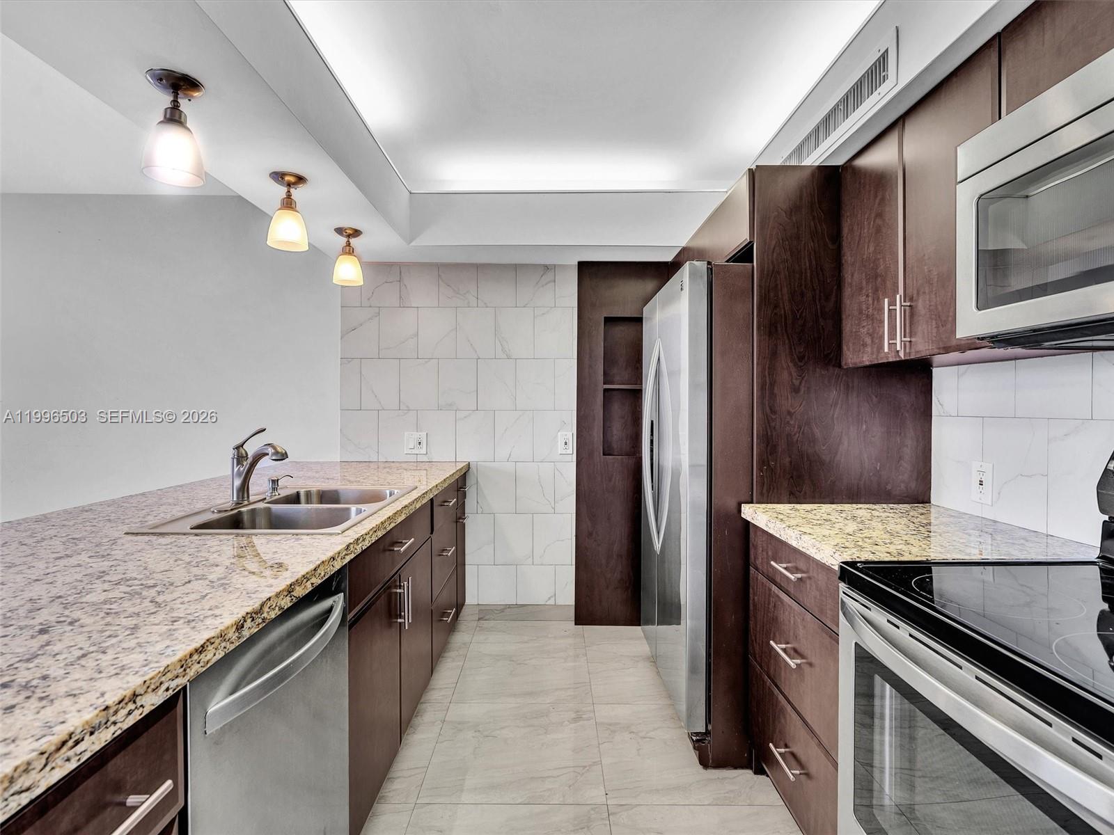 A11996503 Property Photo 19