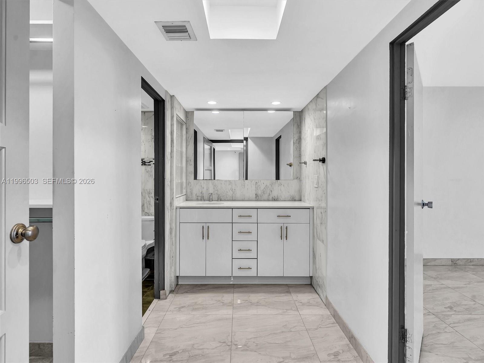 A11996503 Property Photo 28