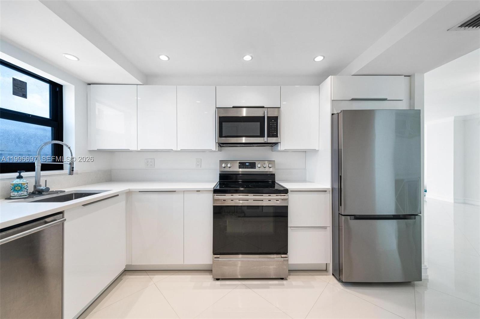 1500 S Ocean Drive G10 Property Photo 13