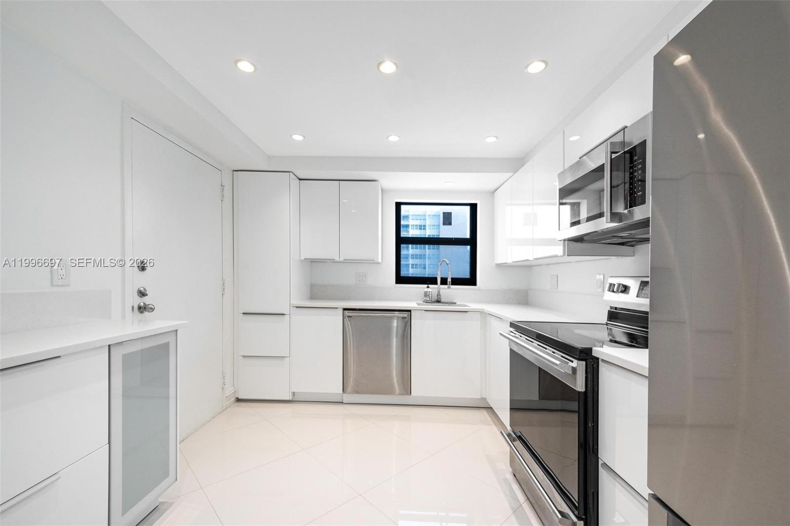 1500 S Ocean Drive G10 Property Photo 14