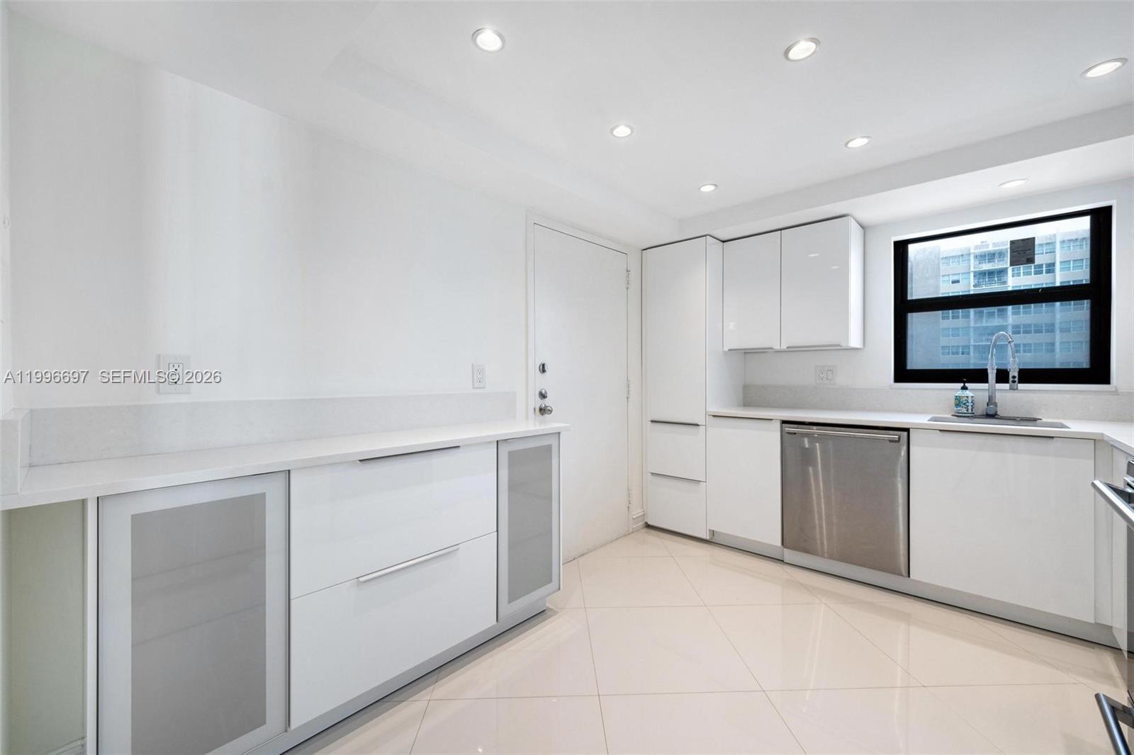 1500 S Ocean Drive G10 Property Photo 15