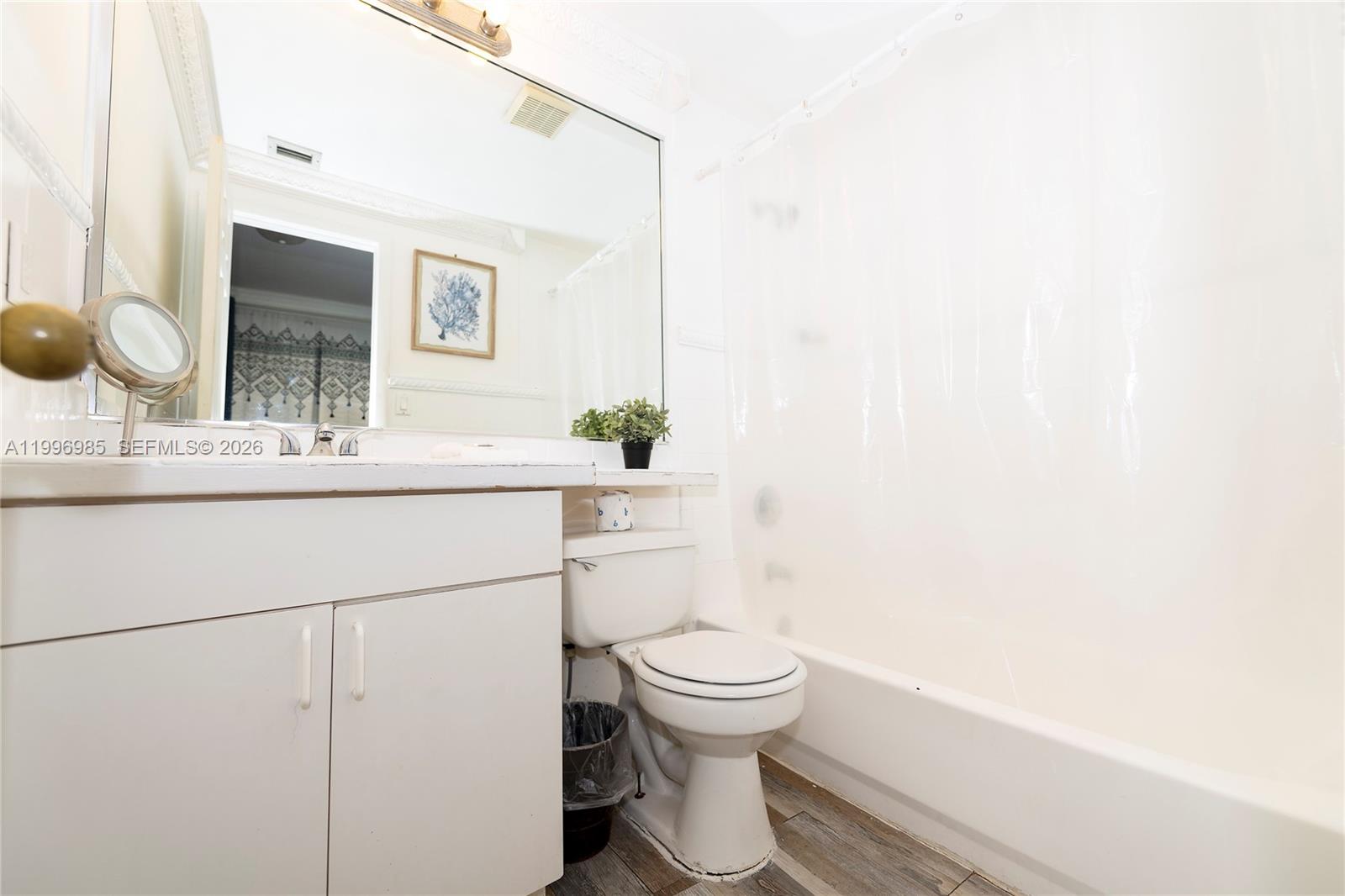 918 Ocean Drive 202 Property Photo 15