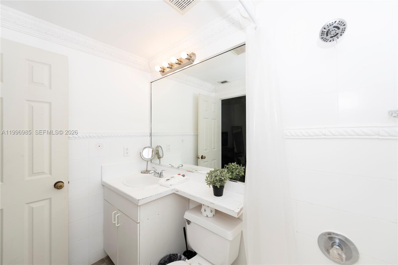 918 Ocean Drive 202 Property Photo 16