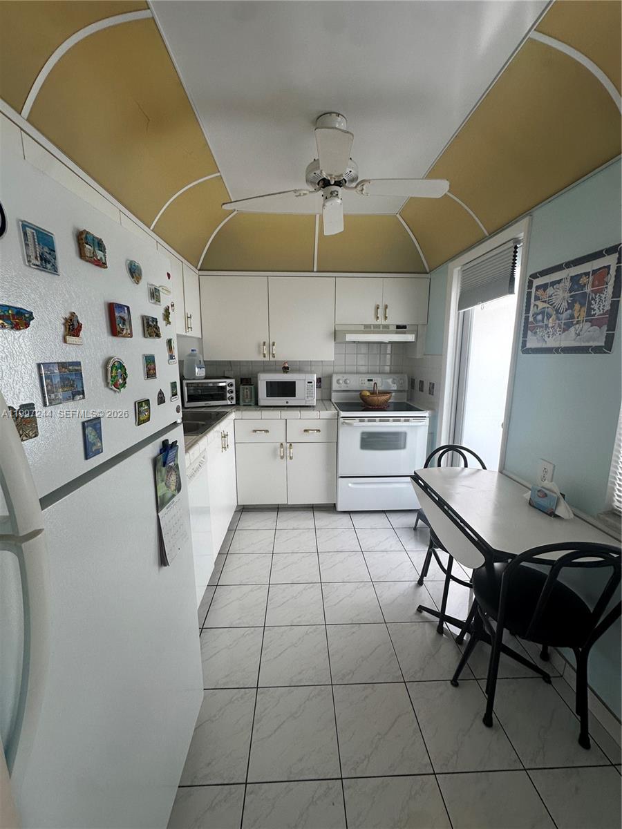 1445 Atlantic Shores Boulevard 307 Property Photo 2