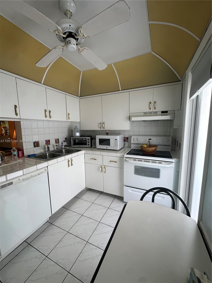 1445 Atlantic Shores Boulevard 307 Property Photo 3