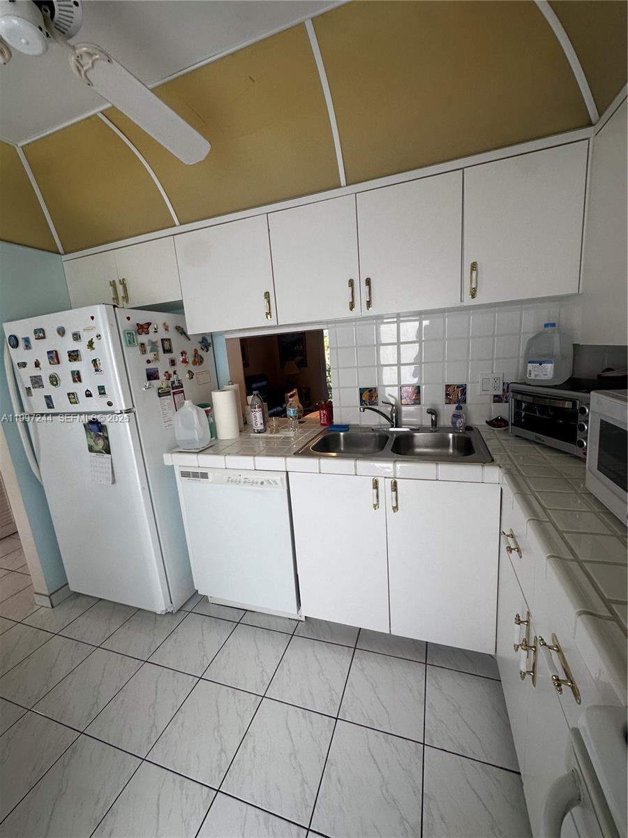1445 Atlantic Shores Boulevard 307 Property Photo 4