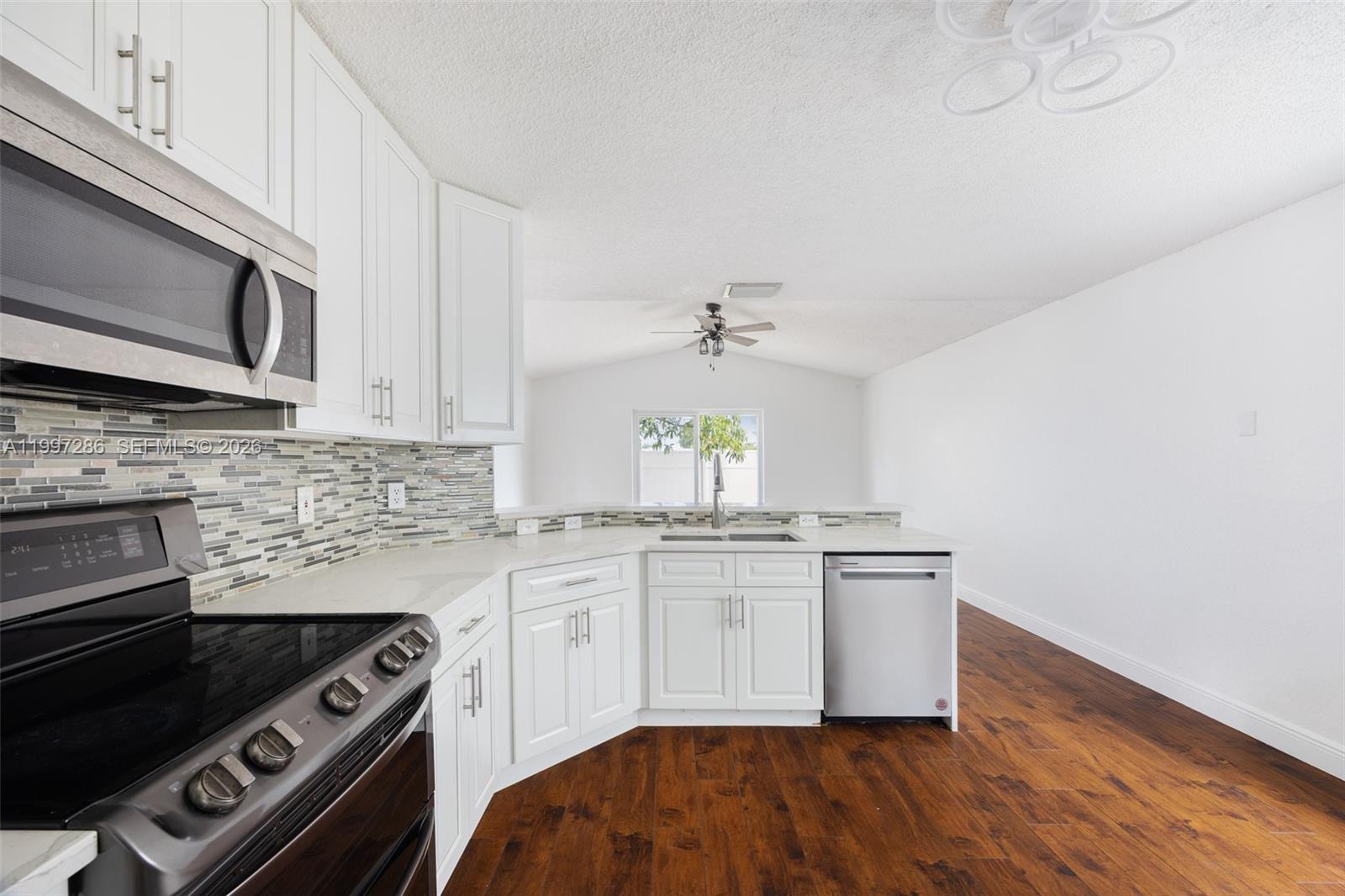 8317 Bermuda Sound Way Property Photo 10