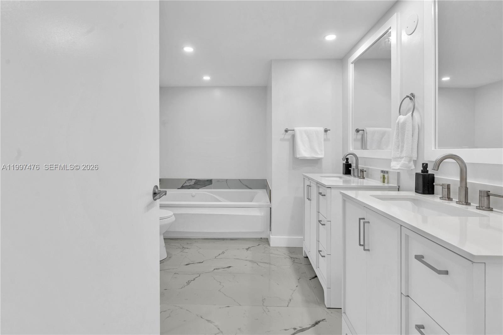 17375 Collins Avenue 1703 Property Photo 52
