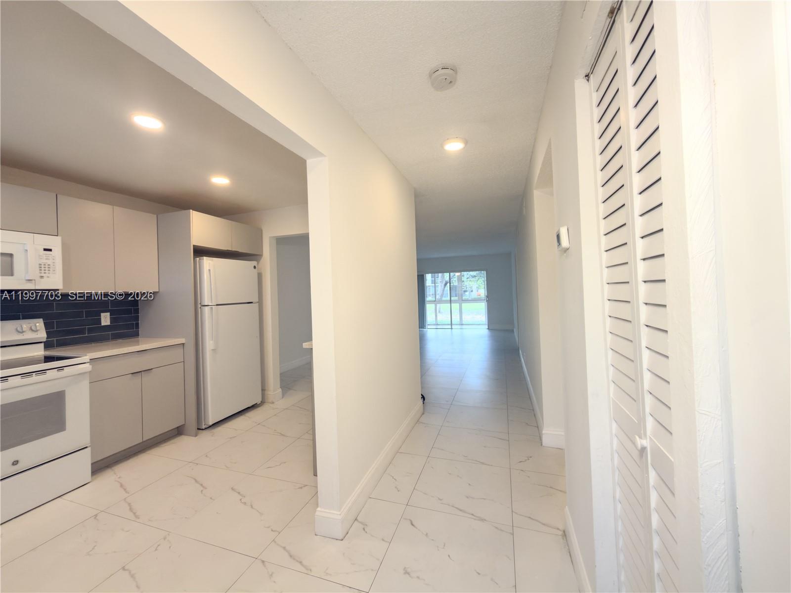 605 S State Road 7 1d Property Photo 2