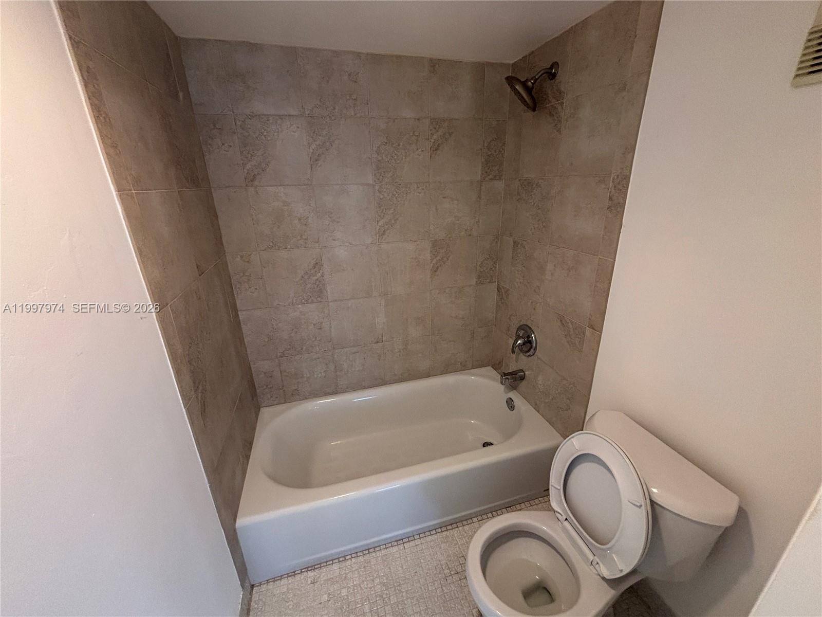 10854 N Kendall Drive 316 Property Photo 6