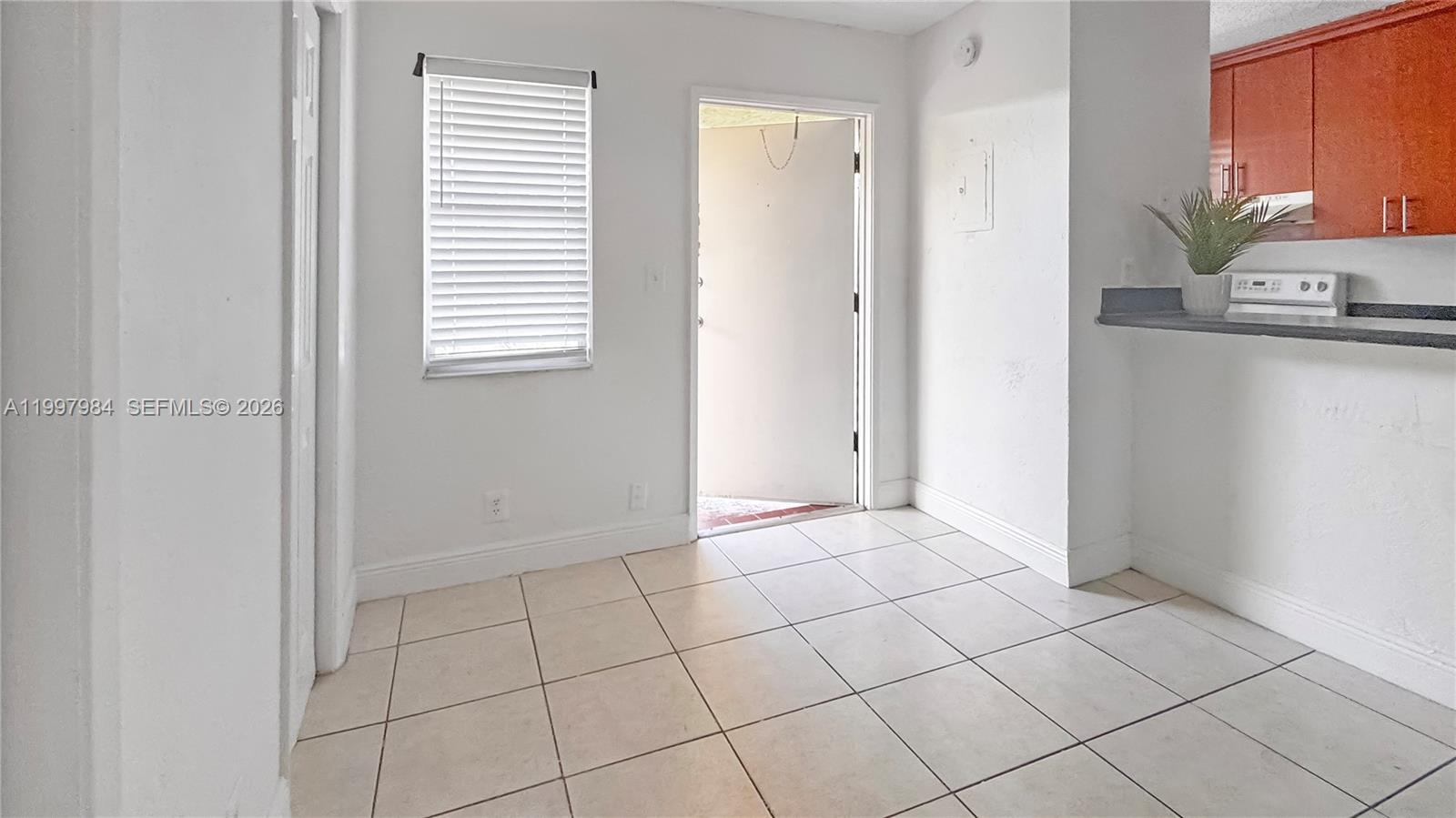 4081 N Dixie Highway 20 Property Photo 1