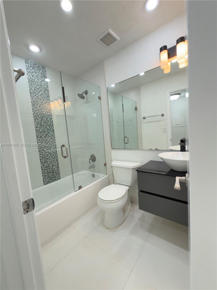 907 Ne 199th Street 204 Property Photo 21