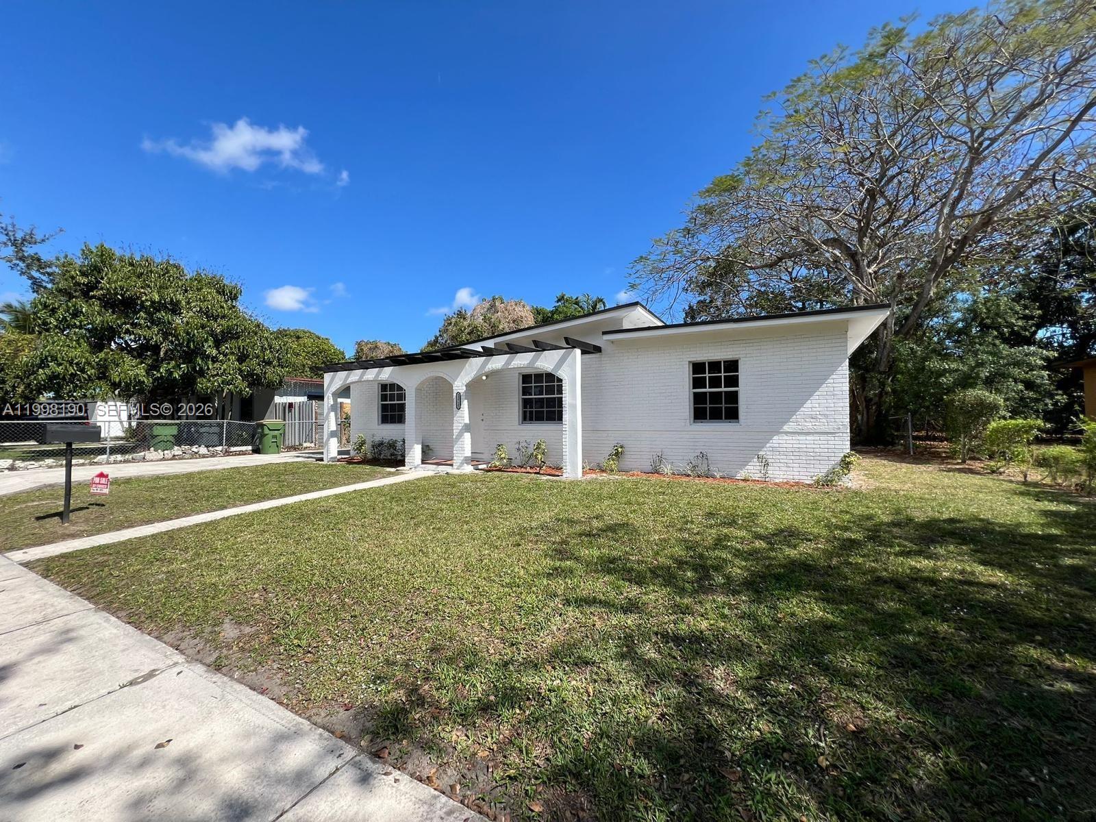 A11998190 Property Photo 2