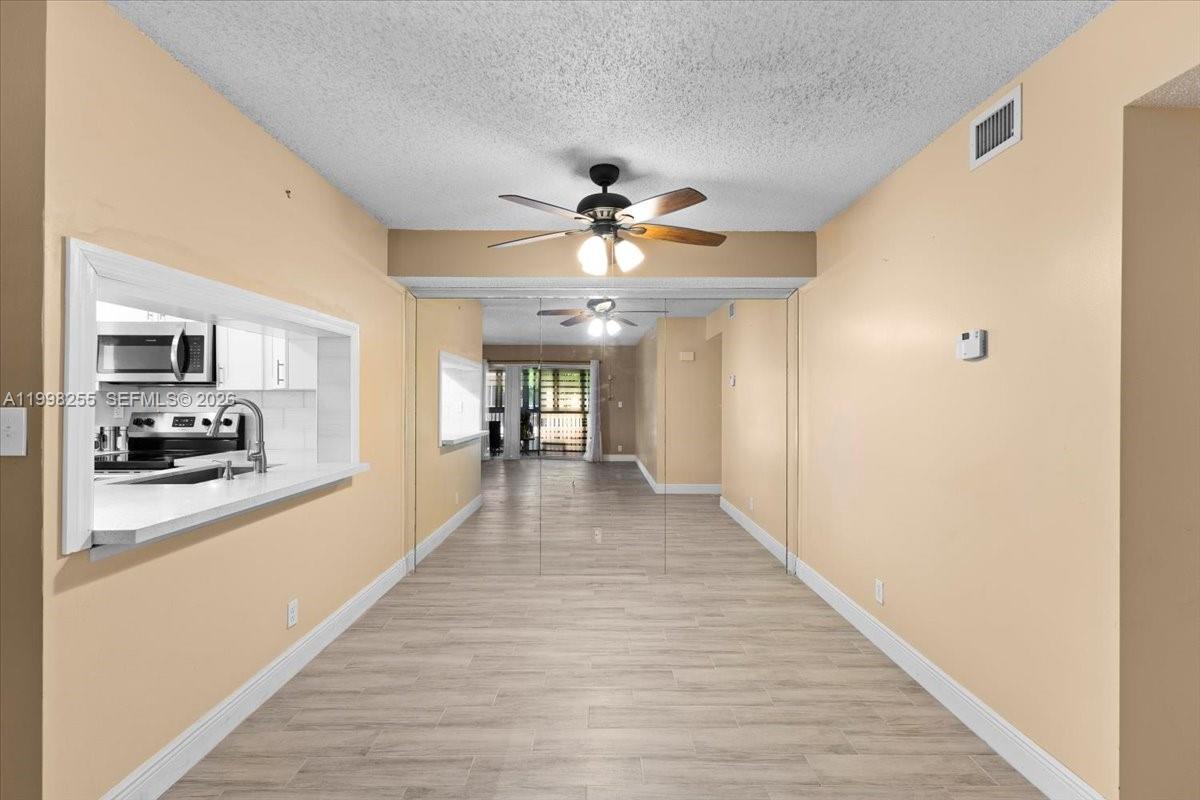 3047 N Oakland Forest Drive 204 Property Photo 5