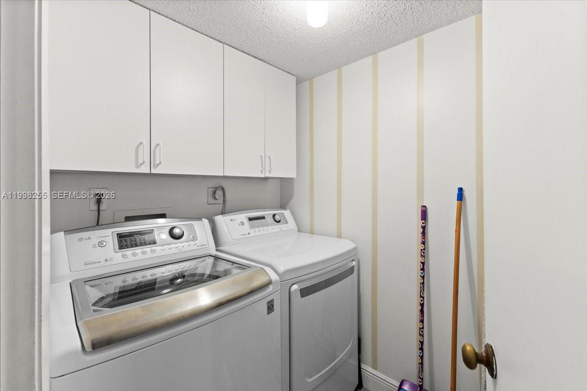 3047 N Oakland Forest Drive 204 Property Photo 10