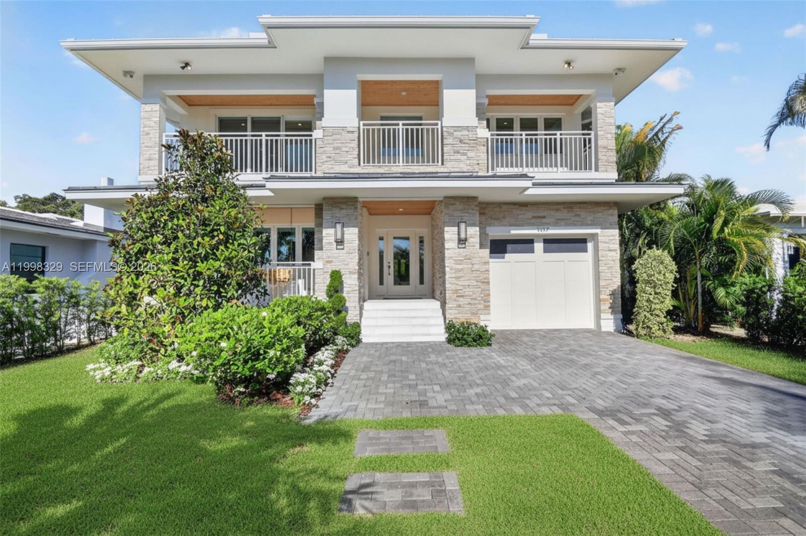 1017 S Palmway Property Photo 3