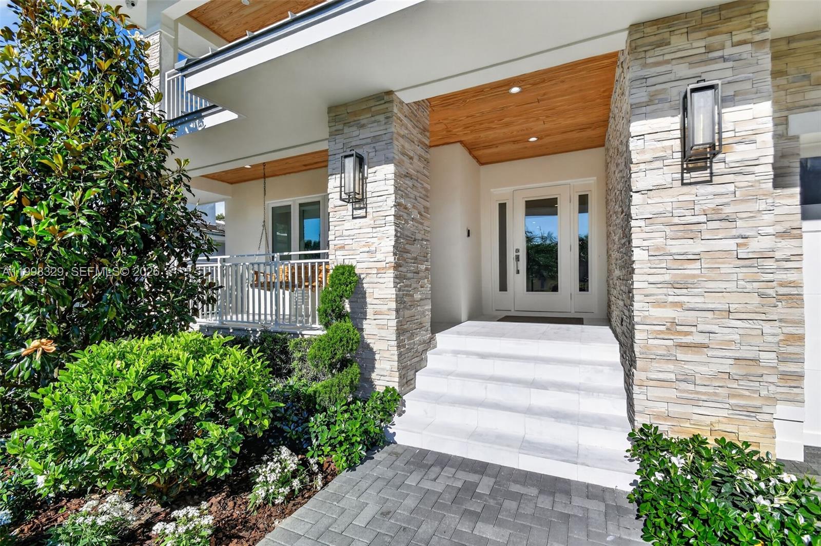 1017 S Palmway Property Photo 4