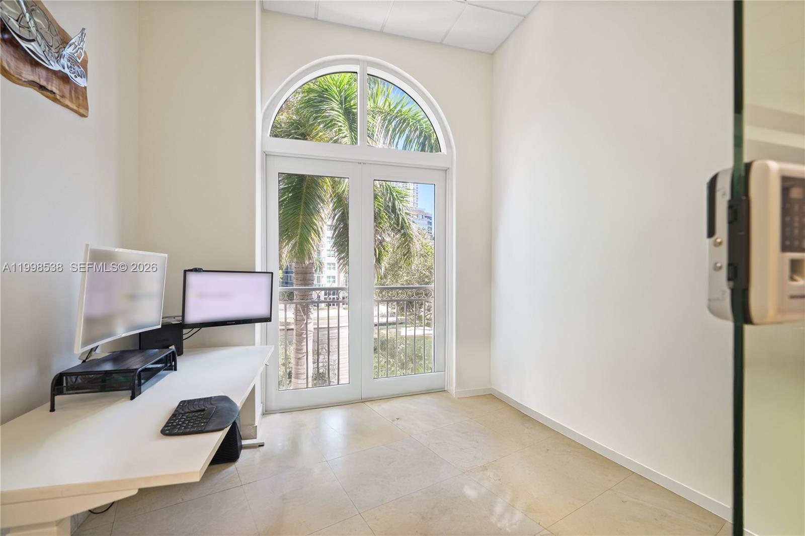 A11998538 Property Photo 16
