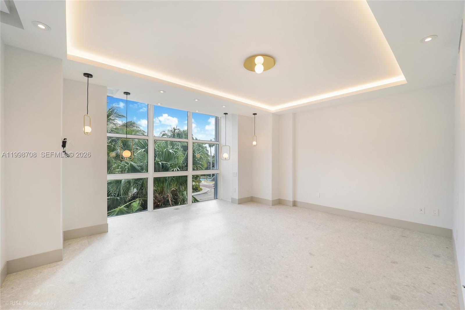 A11998708 Property Photo 16
