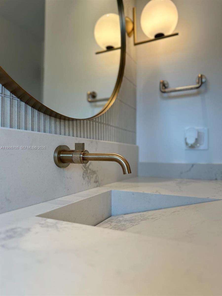A11998708 Property Photo 21