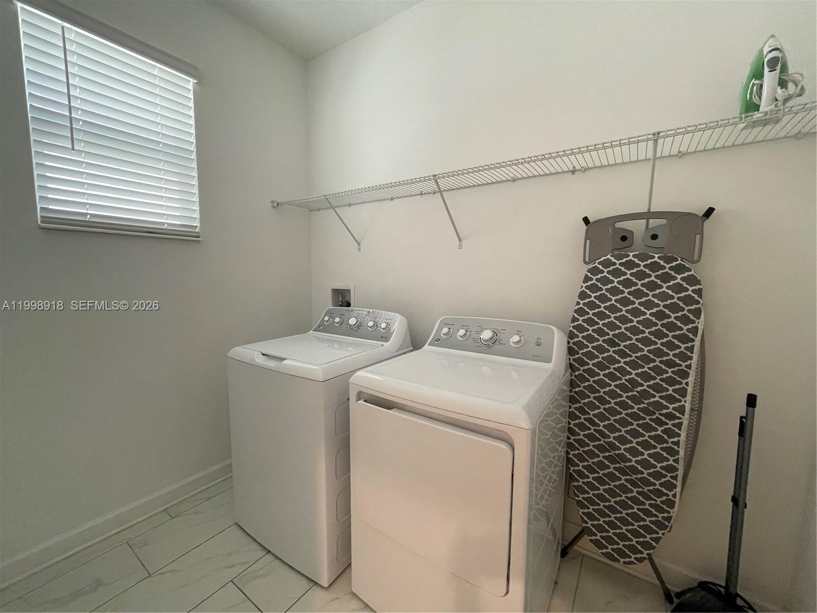A11998918 Property Photo 18