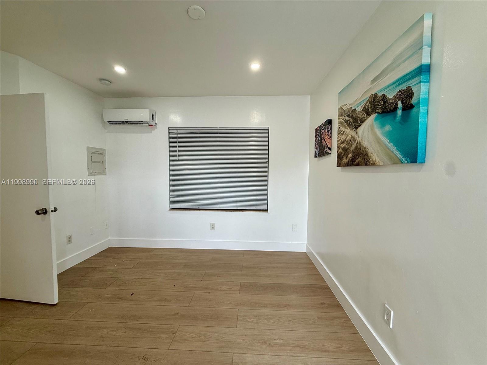 A11998990 Property Photo 2