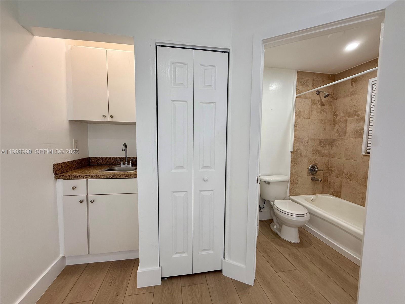 A11998990 Property Photo 3