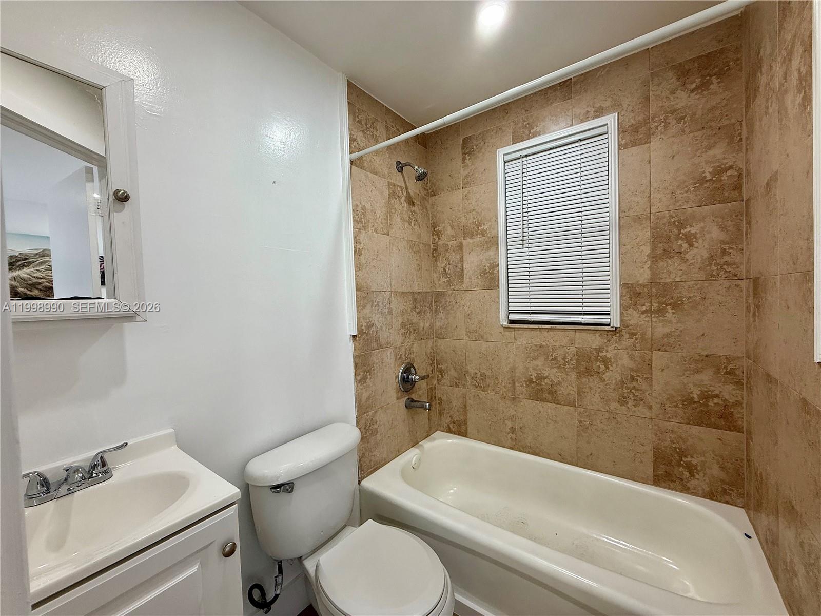 A11998990 Property Photo 4