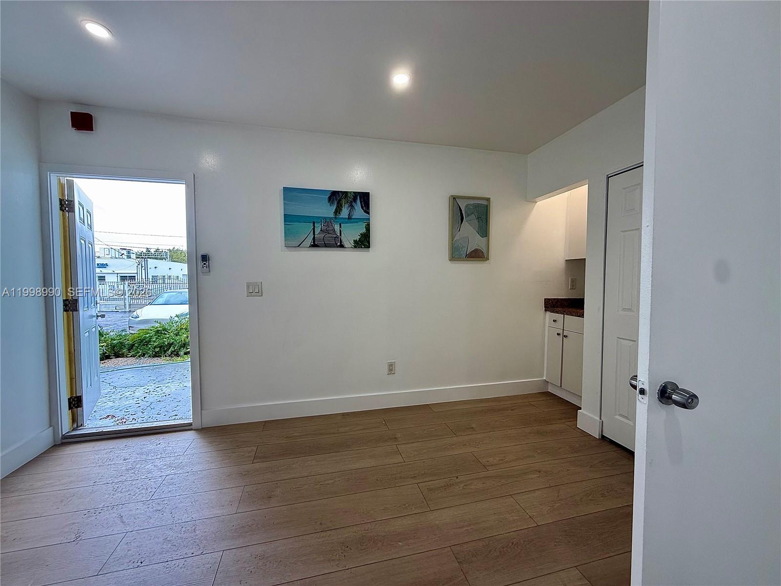 A11998990 Property Photo 5