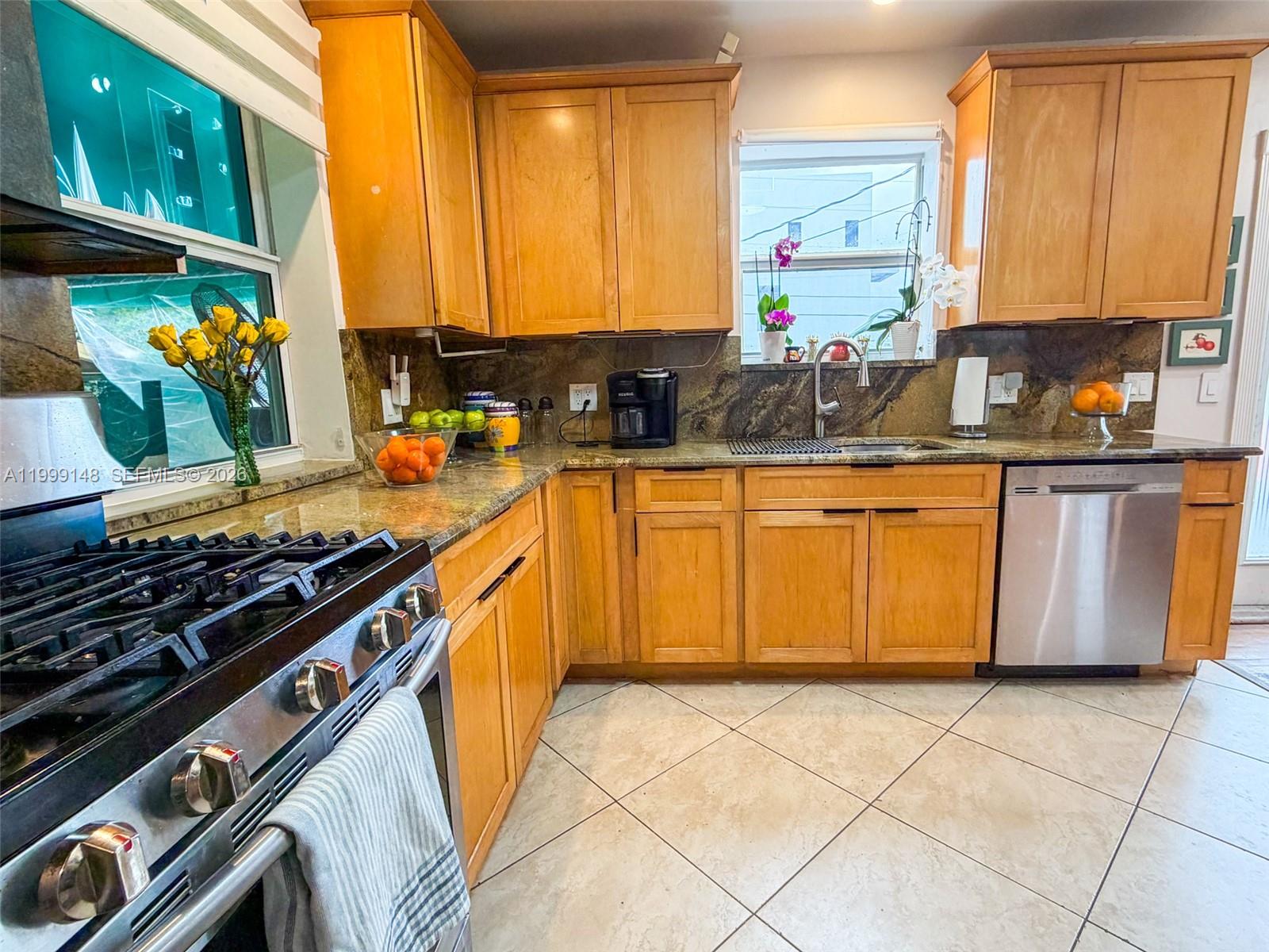 A11999148 Property Photo 4