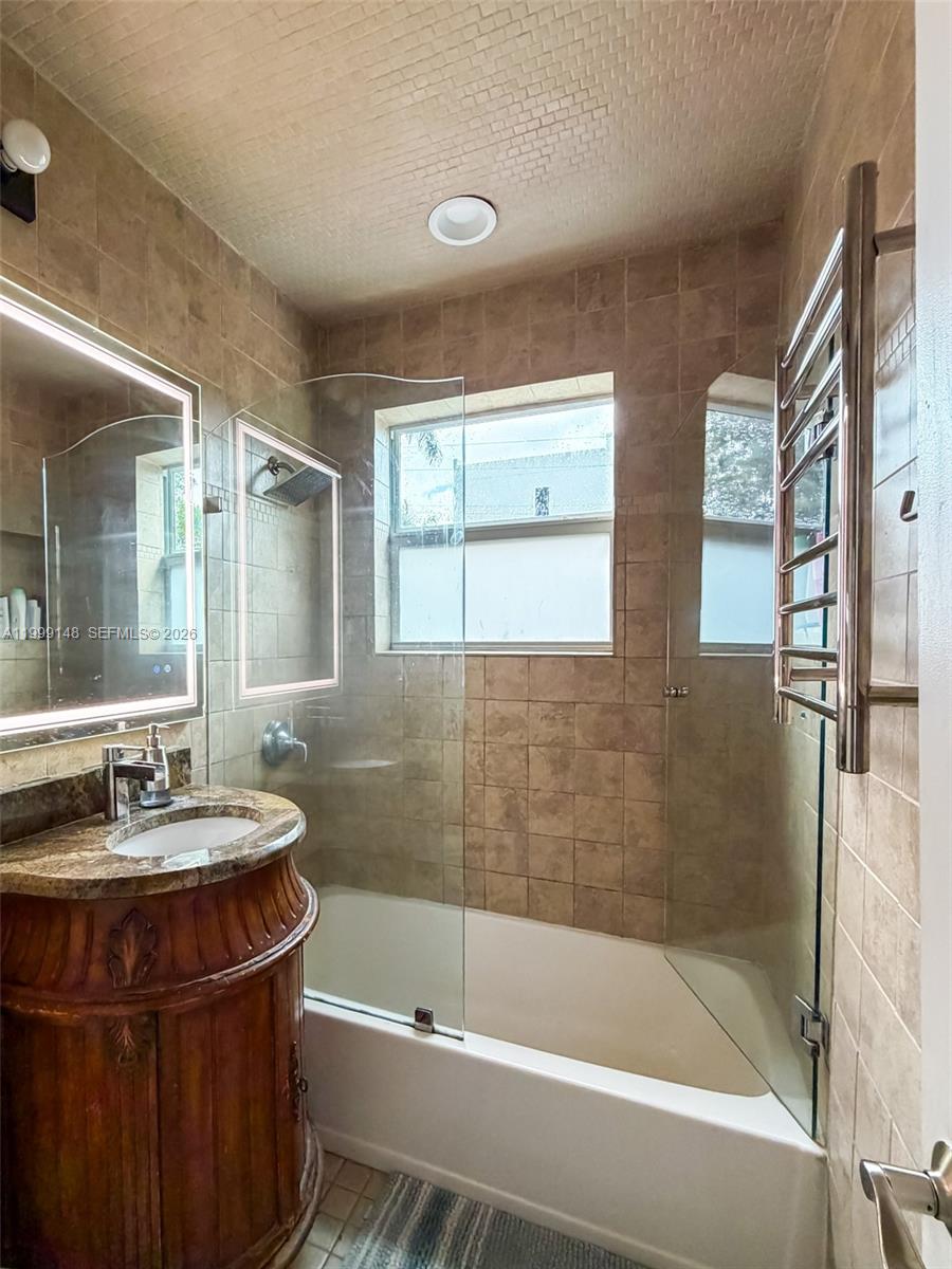 A11999148 Property Photo 17