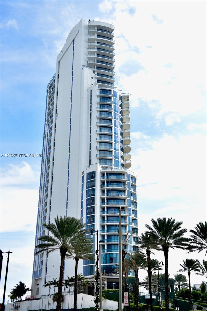 17475 Collins Avenue 2802 Property Photo 1