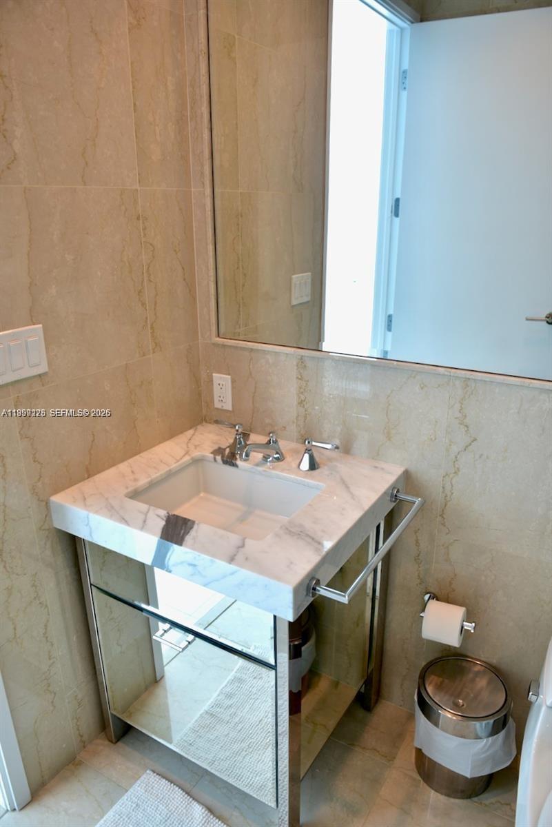 17475 Collins Avenue 2802 Property Photo 23