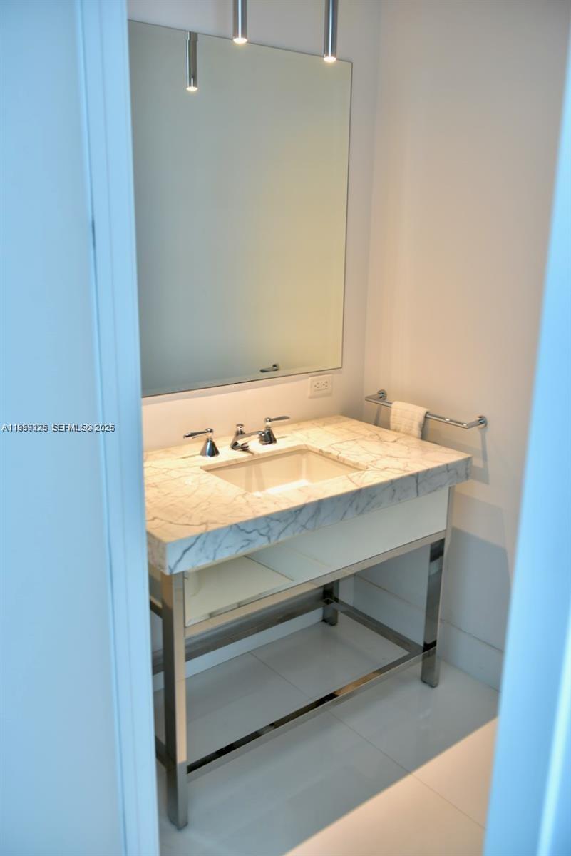 17475 Collins Avenue 2802 Property Photo 25