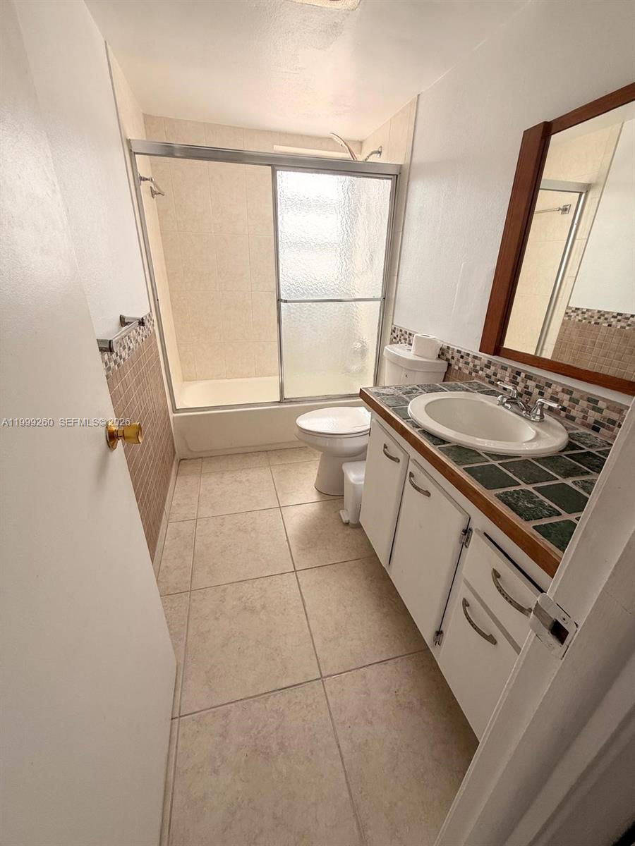 A11999260 Property Photo 17