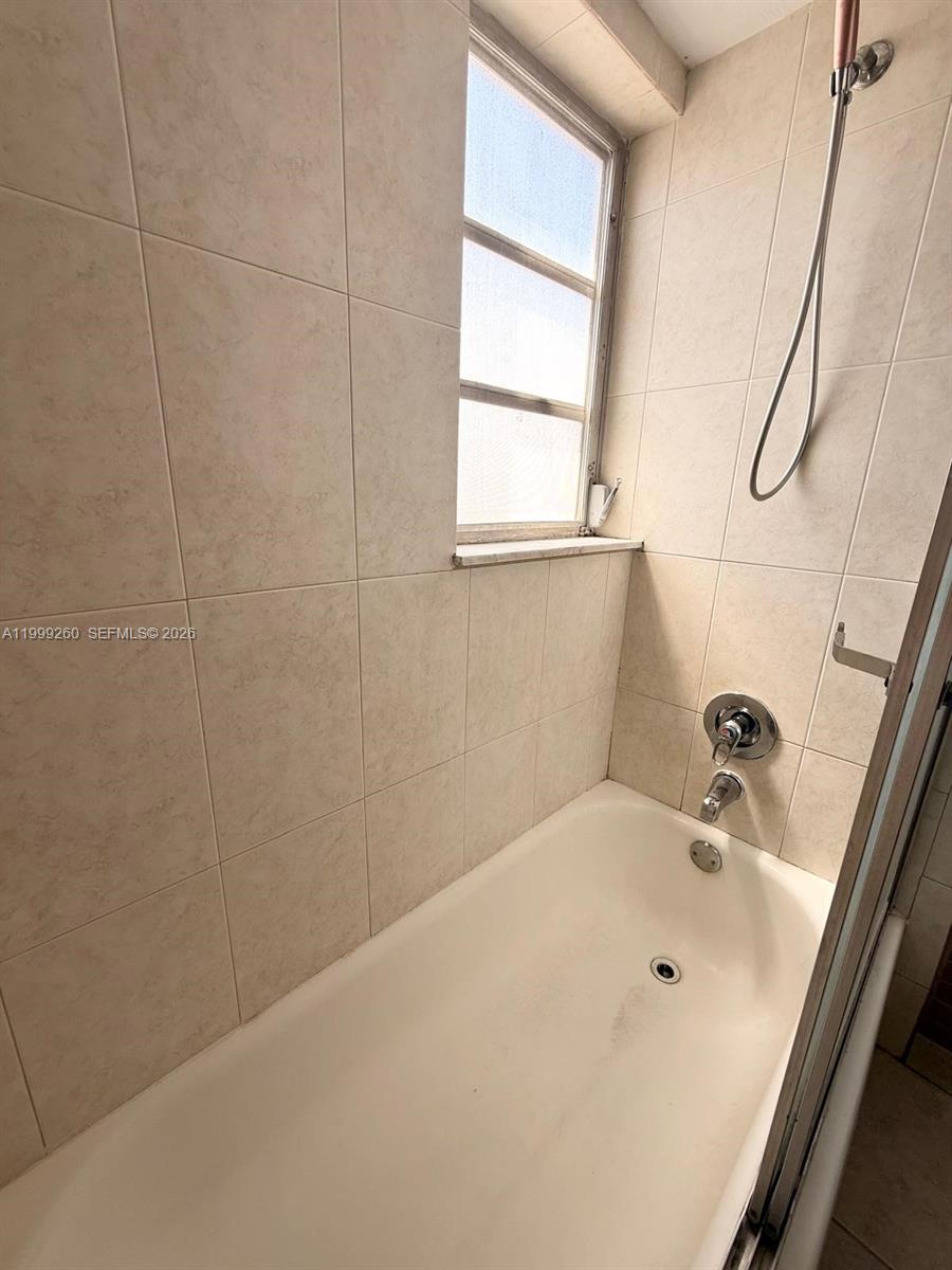 A11999260 Property Photo 18