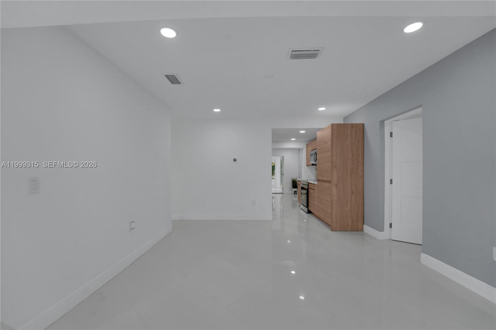 1137 Sw 8th Avenue Property Photo 2