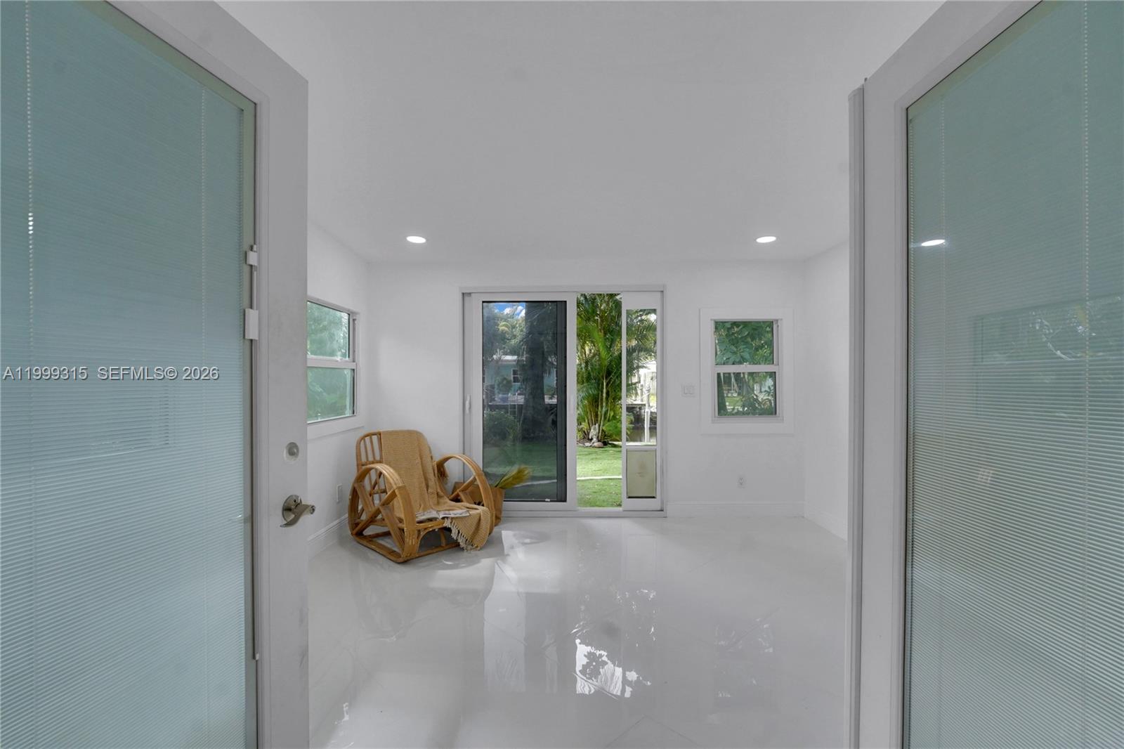 1137 Sw 8th Avenue Property Photo 3