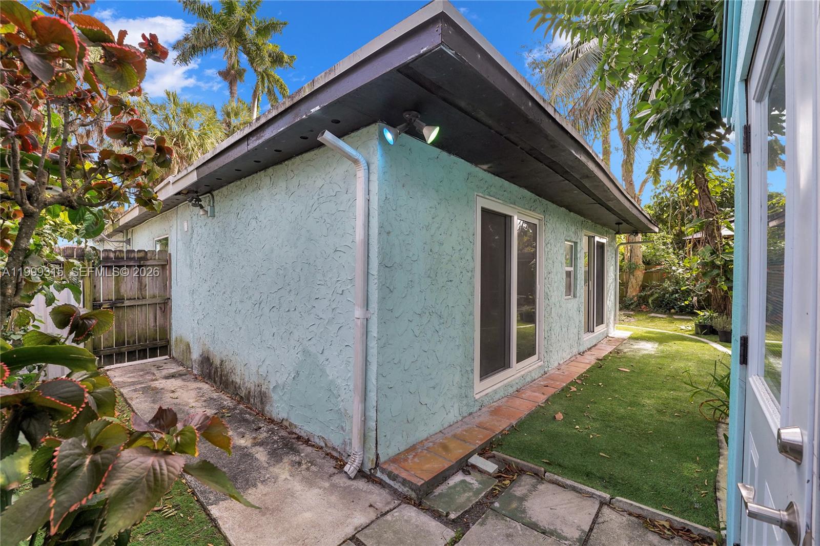 1137 Sw 8th Avenue Property Photo 13
