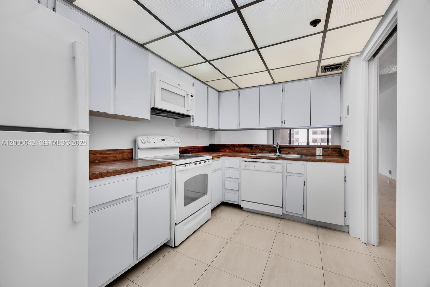 201 Crandon Boulevard 932 Property Photo 12