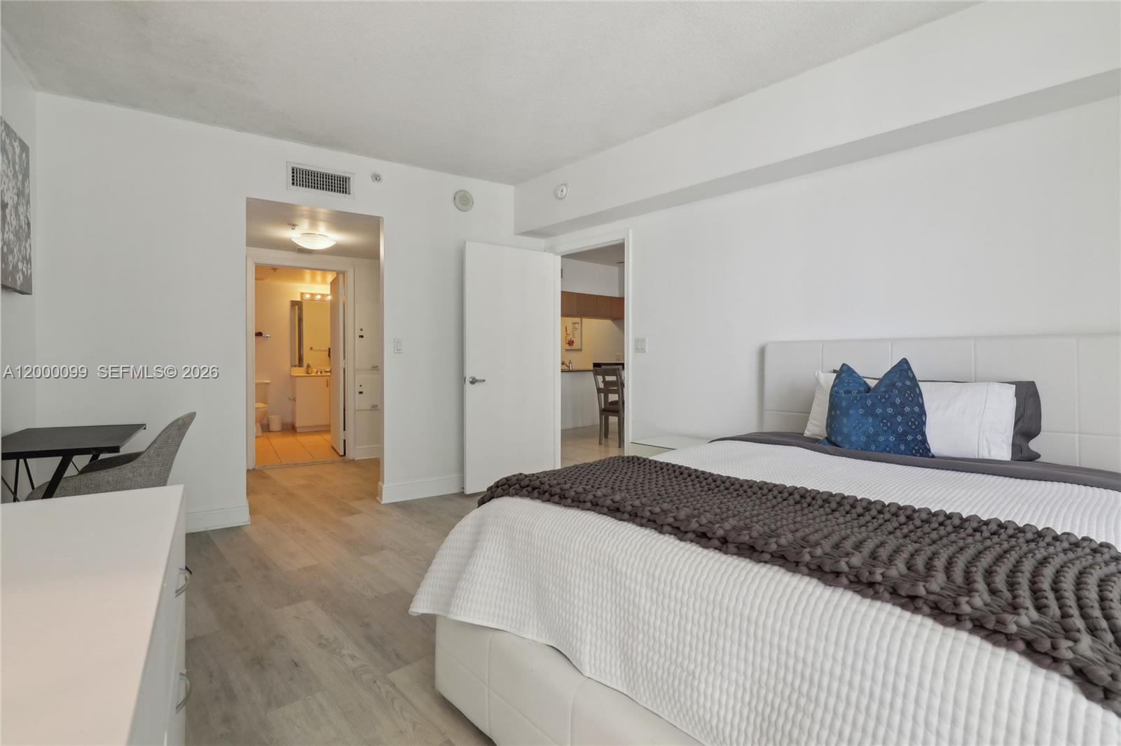 1750 N Bayshore Drive 2805 Property Photo 21