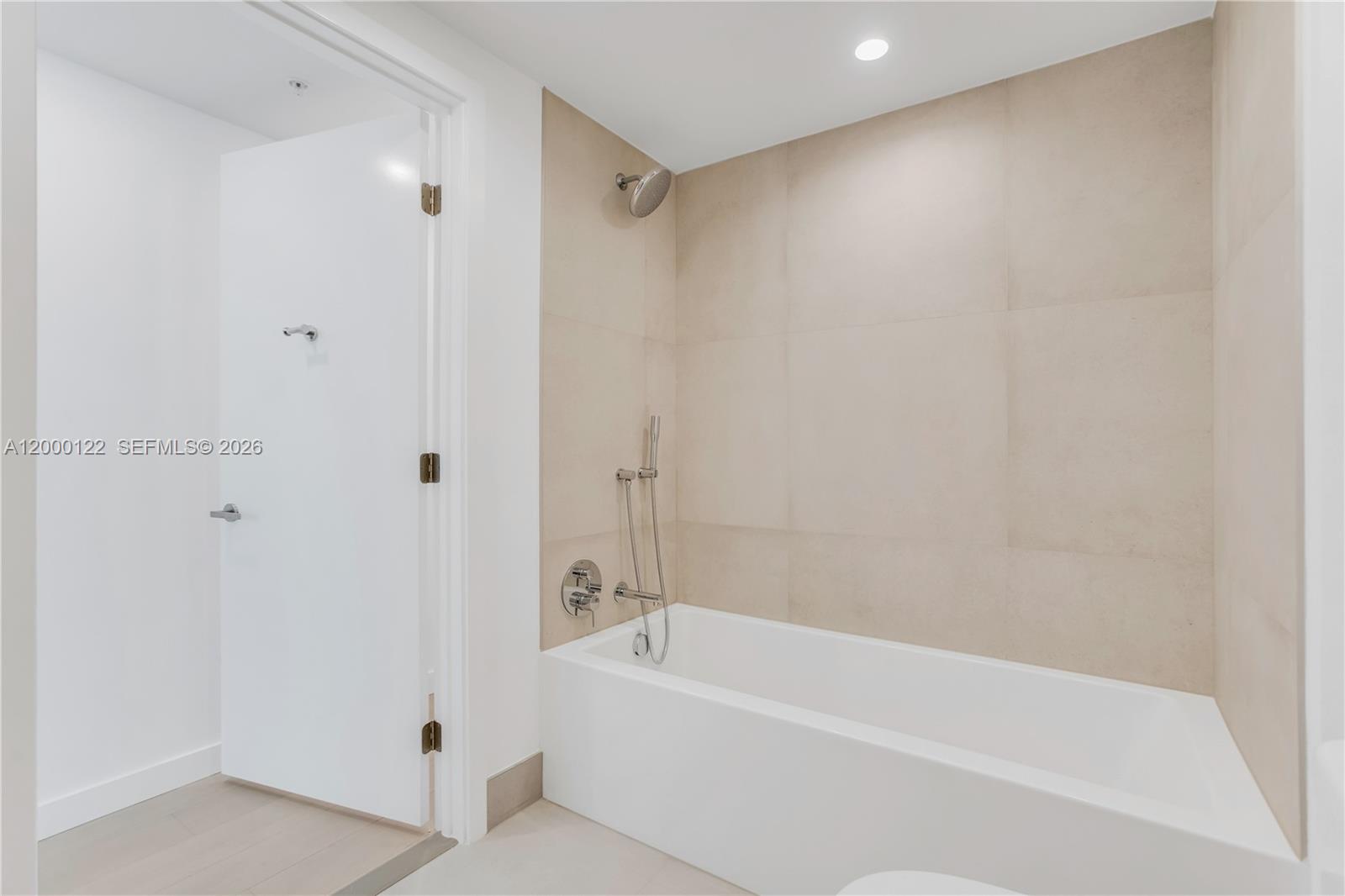 A12000122 Property Photo 33